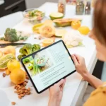 Mulher com diabetes acha eBook feito para diabéticos com receitas incríveis