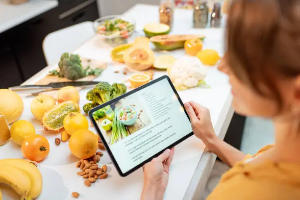 Mulher com diabetes acha eBook feito para diabéticos com receitas incríveis